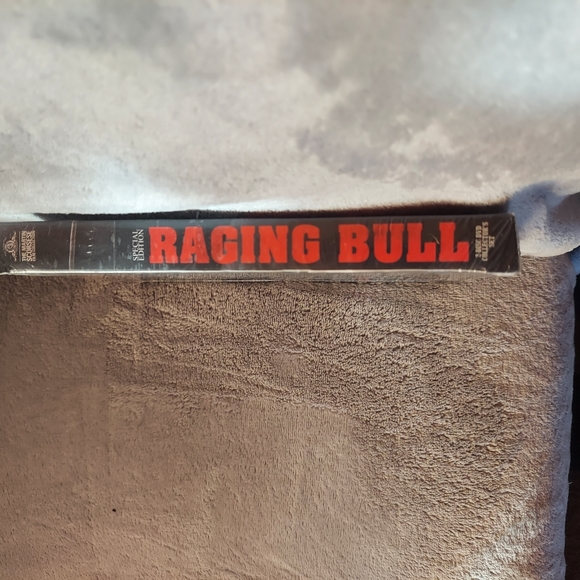 Raging Bull DVD, 2-Disc Collector Set Special Edition Robert DeNiro. Sealed - Picture 3 of 4